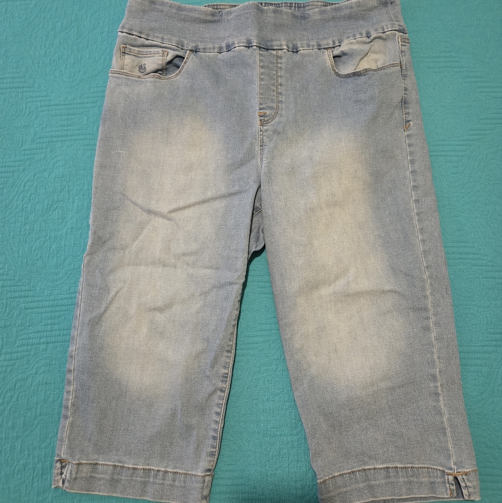 Women's Gloria Vanderbilt Denim Pull On Capris
